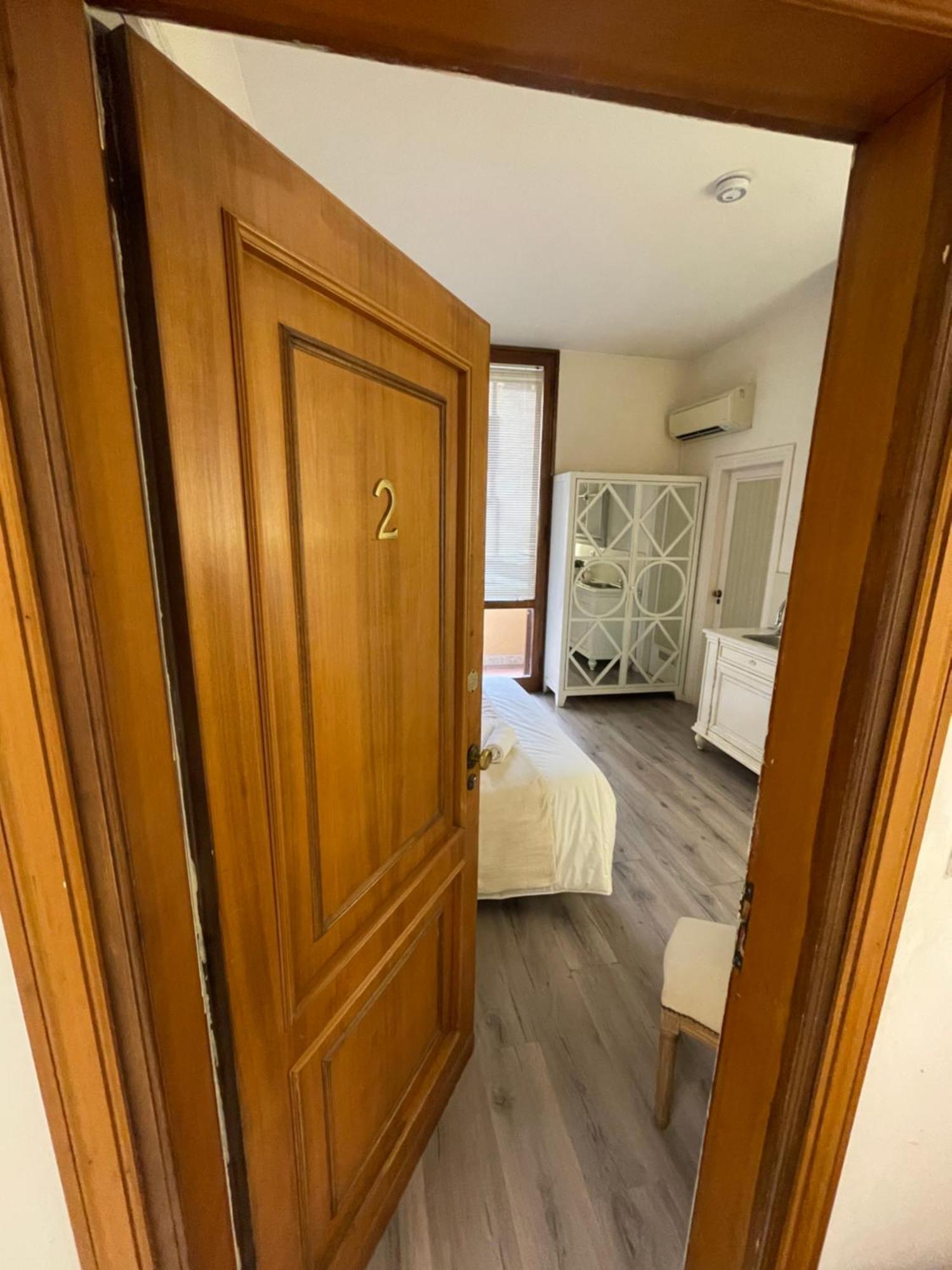 Charming Studio Next To The Duomo Florenţa Exterior foto